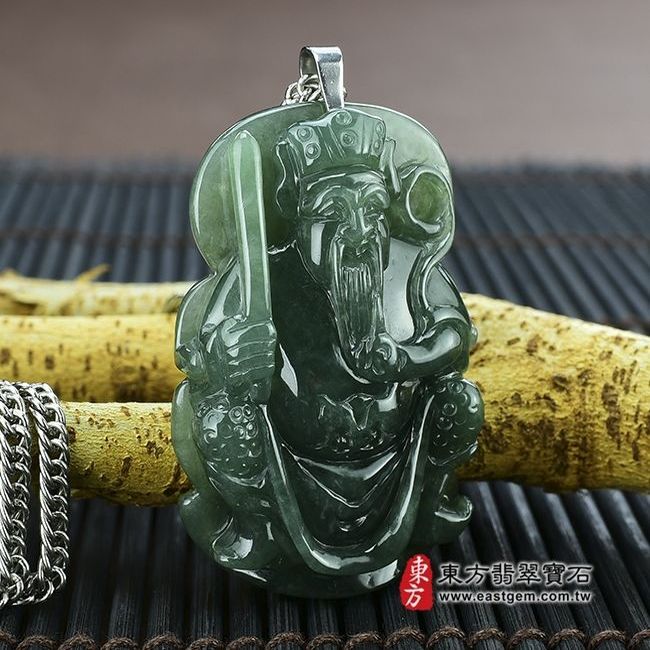 玄天上帝  左側照片 （已出售勿下標，可訂做）翡翠玄天上帝項鍊玉珮（玄天上帝：玄天上帝牌A貨翡翠玄天上帝玉珮、緬甸玉玄天上帝玉墜）。油青種玄天上帝，ST004。客製化訂做各種翡翠玄天上帝吊墜玉珮項鍊。★附A貨翡翠雙證書 