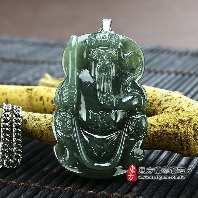 玄天上帝  正面照片  （已出售勿下標，可訂做）翡翠玄天上帝項鍊玉珮（玄天上帝：玄天上帝牌A貨翡翠玄天上帝玉珮、緬甸玉玄天上帝玉墜）。油青種玄天上帝，ST004。客製化訂做各種翡翠玄天上帝吊墜玉珮項鍊。★附A貨翡翠雙證書 