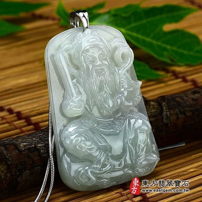 玄天上帝  左側照片 （已售出勿下標，可訂做）翡翠玄天上帝項鍊玉珮（玄天上帝：玄天上帝牌A貨翡翠玄天上帝玉珮、緬甸玉玄天上帝玉墜）。糯冰種玄天上帝，ST006。客製化訂做各種翡翠玄天上帝吊墜玉珮項鍊。★附A貨翡翠雙證書 