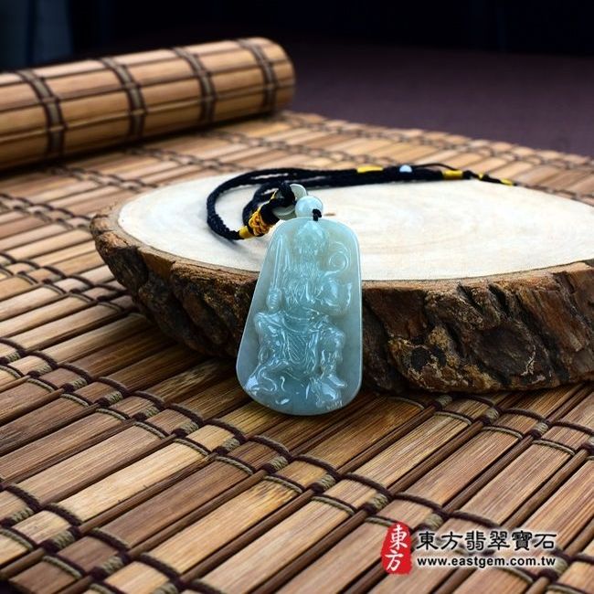 玄天上帝  情境照片 （已出售勿下標，可訂做）翡翠玄天上帝項鍊玉珮（玄天上帝：玄天上帝牌A貨翡翠玄天上帝玉珮、緬甸玉玄天上帝玉墜）。綠色細豆種玄天上帝，ST008。客製化訂做各種翡翠玄天上帝吊墜玉珮項鍊。★附A貨翡翠雙證書 