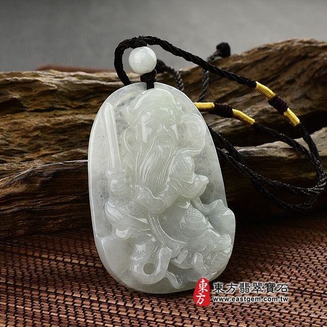 玄天上帝  左側照片 （已出售勿下標，可訂做）翡翠玄天上帝項鍊玉珮（玄天上帝：玄天上帝牌A貨翡翠玄天上帝玉珮、緬甸玉玄天上帝玉墜）。淡綠細糯種，微冰種玄天上帝，ST011。客製化訂做各種翡翠玄天上帝吊墜玉珮項鍊。★附A貨翡翠雙證書 