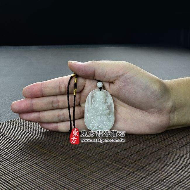 玄天上帝  大小示意照片 （已出售勿下標，可訂做）翡翠玄天上帝項鍊玉珮（玄天上帝：玄天上帝牌A貨翡翠玄天上帝玉珮、緬甸玉玄天上帝玉墜）。淡綠細糯種，微冰種玄天上帝，ST011。客製化訂做各種翡翠玄天上帝吊墜玉珮項鍊。★附A貨翡翠雙證書 