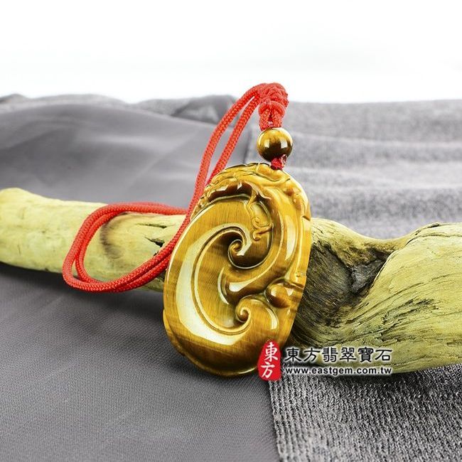 如意  情境照片 虎眼石如意項鍊玉珮（如意帶招財貔貅，招財如意：如意牌虎眼石如意玉珮、黃虎眼石如意玉墜）。天然虎眼石黃虎眼石如意，LU164。客製化訂做各種虎眼石如意吊墜玉珮項鍊。★東方翡翠寶石保證卡