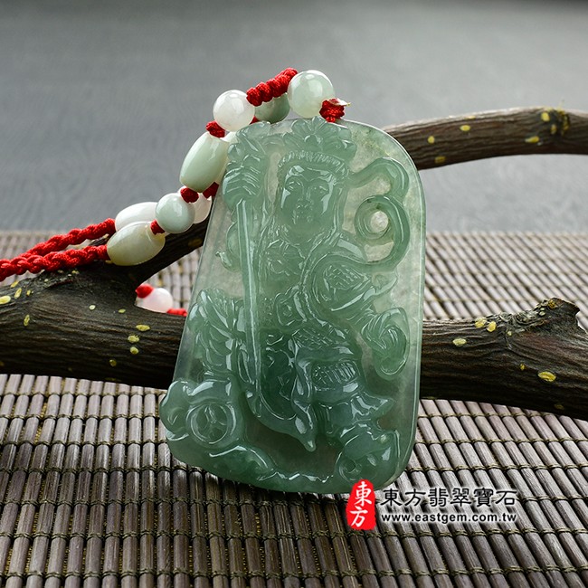 三太子哪吒(中壇元帥)左側照片 （已售出勿下標，可訂做）翡翠哪吒三太子項鍊玉珮（中壇元帥、哪吒：哪吒三太子牌A貨翡翠三太子玉珮、緬甸玉哪吒三太子玉墜）。油青微冰種翡翠三太子，TT029。客製化訂做各種翡翠哪吒三太子吊墜玉珮項鍊。★附A貨翡翠雙證書
