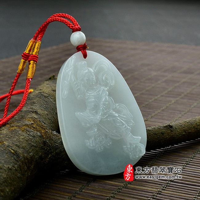 三太子哪吒(中壇元帥)右側照片（已售出勿下標，可訂做）翡翠三太子項鍊玉珮（中壇元帥、哪吒：哪吒三太子牌A貨翡翠三太子玉珮、緬甸玉哪吒三太子玉墜）。白綠糯豆種翡翠三太子，TT033。客製化訂做各種翡翠哪吒三太子吊墜玉珮項鍊。★附A貨翡翠雙證書