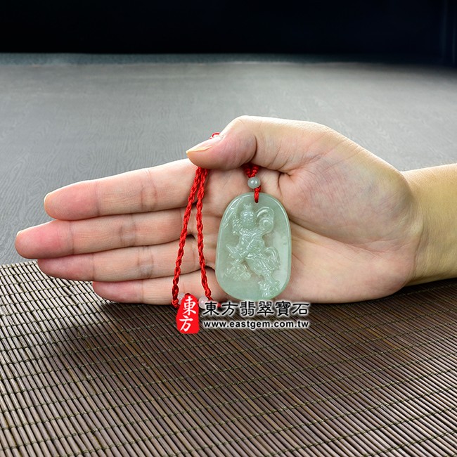 三太子哪吒(中壇元帥)  大小示意照片  （已出售勿下標，可訂做）翡翠哪吒三太子項鍊玉珮（中壇元帥、哪吒：哪吒三太子牌A貨翡翠三太子玉珮、緬甸玉哪吒三太子玉墜）。油青糯種三太子，TT035。客製化訂做各種翡翠哪吒三太子吊墜玉珮項鍊。★附A貨翡翠雙證書