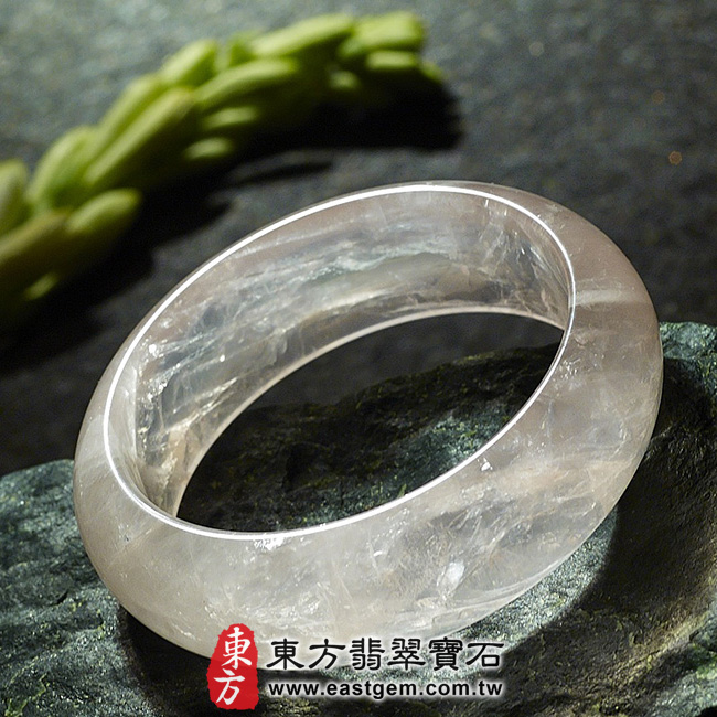 冰種粉晶天然手鐲玉鐲平面照片 冰種粉晶手鐲、粉晶手鐲。（粉色，半透光，圓鐲18，PI002）。客製化訂做各種冰種粉晶手鐲、粉晶手鐲。★附東方翡翠寶石雙證書