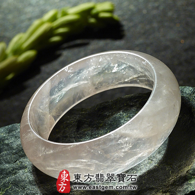 冰種粉晶天然手鐲玉鐲平面照片 冰種粉晶手鐲、粉晶手鐲。（粉色，半透光，圓鐲18，PI002）。客製化訂做各種冰種粉晶手鐲、粉晶手鐲。★附東方翡翠寶石雙證書