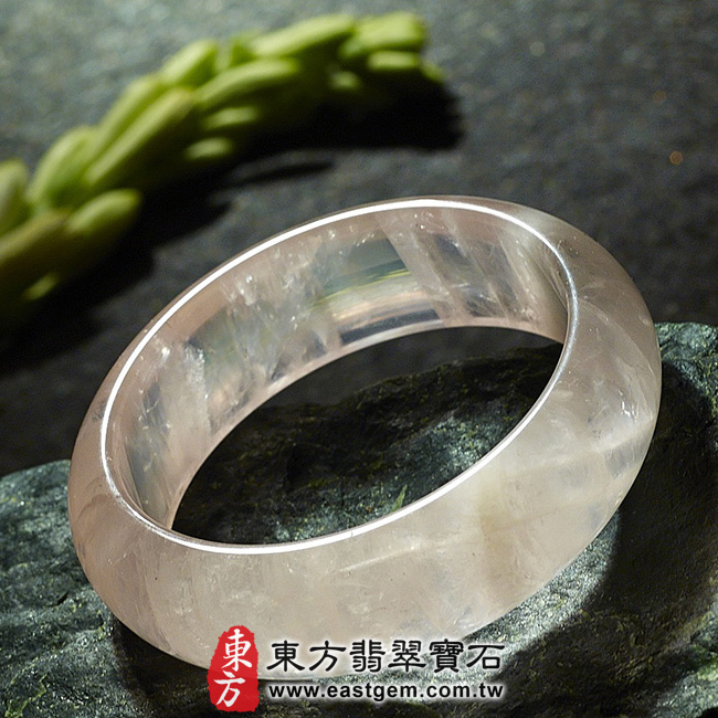 冰種粉晶天然手鐲玉鐲平面照片 （已售出勿下標，可訂做）冰種粉晶手鐲、粉晶手鐲。（粉色，半透光，圓鐲18，PI003）。客製化訂做各種冰種粉晶手鐲、粉晶手鐲。★附東方翡翠寶石雙證書