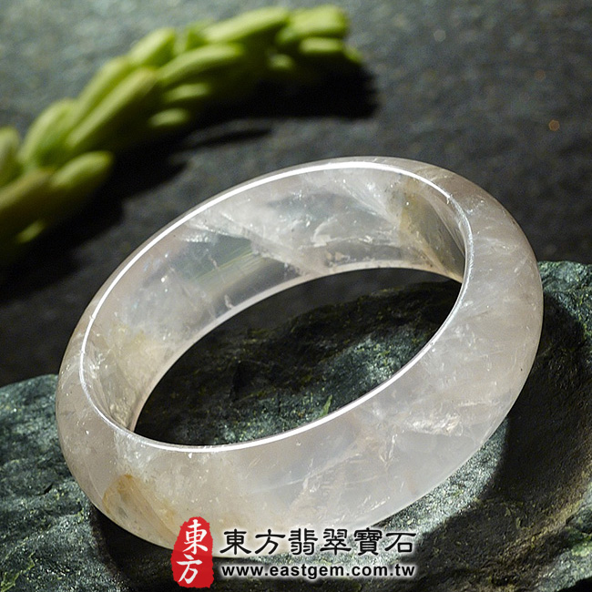 冰種粉晶天然手鐲玉鐲平面照片  冰種粉晶手鐲、粉晶手鐲。（粉色，半透光，圓鐲18，PI004）。客製化訂做各種冰種粉晶手鐲、粉晶手鐲。★附東方翡翠寶石雙證書