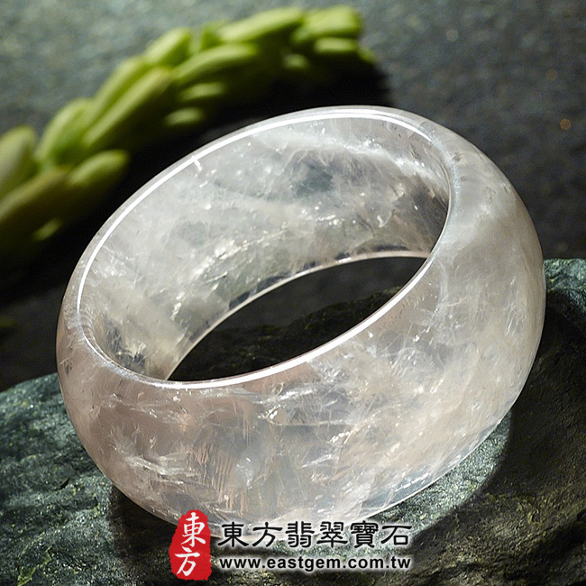 冰種粉晶天然手鐲玉鐲平面照片 冰種粉晶手鐲、粉晶手鐲。（粉色，半透光，圓鐲17.5，PI005）。客製化訂做各種冰種粉晶手鐲、粉晶手鐲。★附東方翡翠寶石雙證書