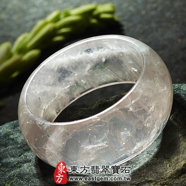 冰種粉晶天然手鐲玉鐲平面照片  冰種粉晶手鐲、粉晶手鐲。（粉色，半透光，圓鐲17.5，PI005）。客製化訂做各種冰種粉晶手鐲、粉晶手鐲。★附東方翡翠寶石雙證書