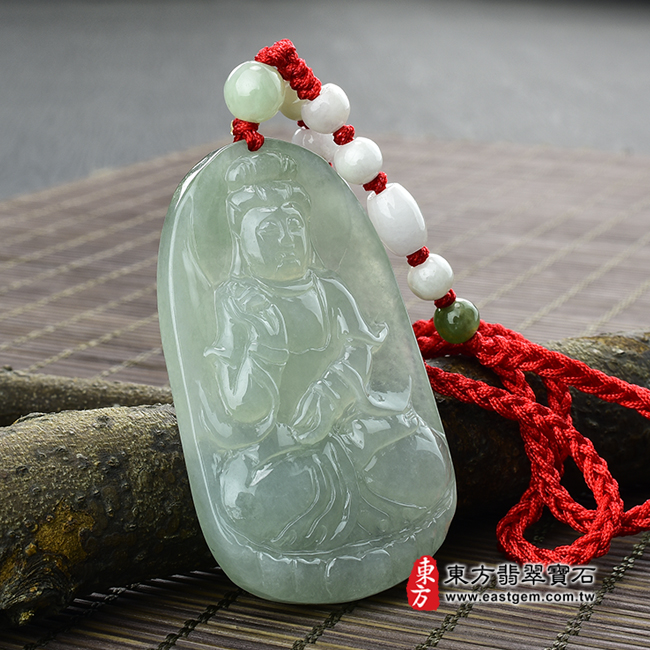白衣觀音菩薩左側照片（已出售勿下標，可訂做）翡翠觀音項鍊玉珮（觀世音菩薩，白衣觀音：觀音牌A貨翡翠觀音玉珮、緬甸玉觀音玉墜）。油青糯種觀音，GY-210。客製化訂做各種翡翠觀音吊墜玉珮項鍊。★附A貨翡翠雙證書 