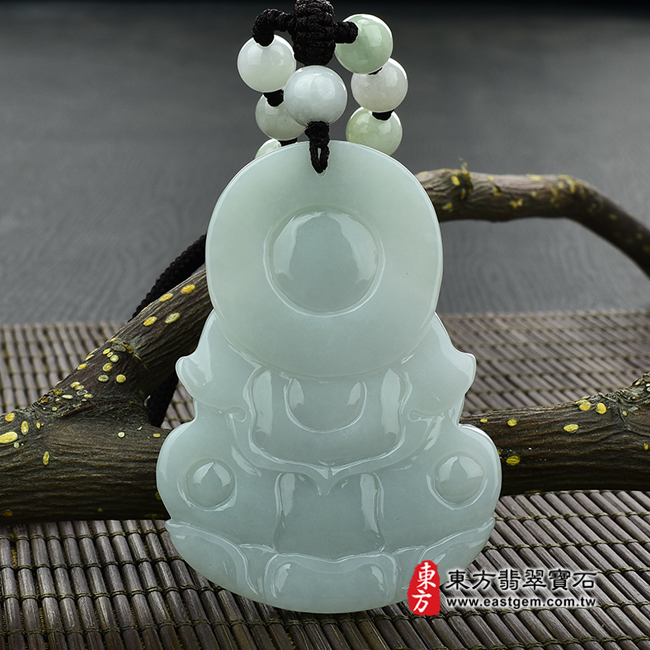 觀音菩薩/白衣觀世音菩薩 背面照片 （已出售勿下標，可訂做）翡翠觀音菩薩項鍊玉珮（觀世音菩薩：觀音菩薩牌A貨翡翠觀音菩薩玉珮、緬甸玉觀音菩薩玉墜）。淡綠糯種白衣觀世音菩薩，GY222。客製化訂做各種翡翠觀世音菩薩吊墜玉珮項鍊。★附A貨翡翠雙證書