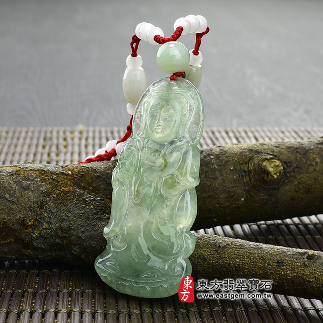 觀音菩薩/白衣觀世音菩薩 右側照片 翡翠觀音菩薩項鍊玉珮（觀世音菩薩：觀音菩薩牌A貨翡翠觀音菩薩玉珮、緬甸玉觀音菩薩玉墜）。淡綠細糯種白衣觀世音菩薩，GY213。客製化訂做各種翡翠觀世音菩薩吊墜玉珮項鍊。★附A貨翡翠雙證書