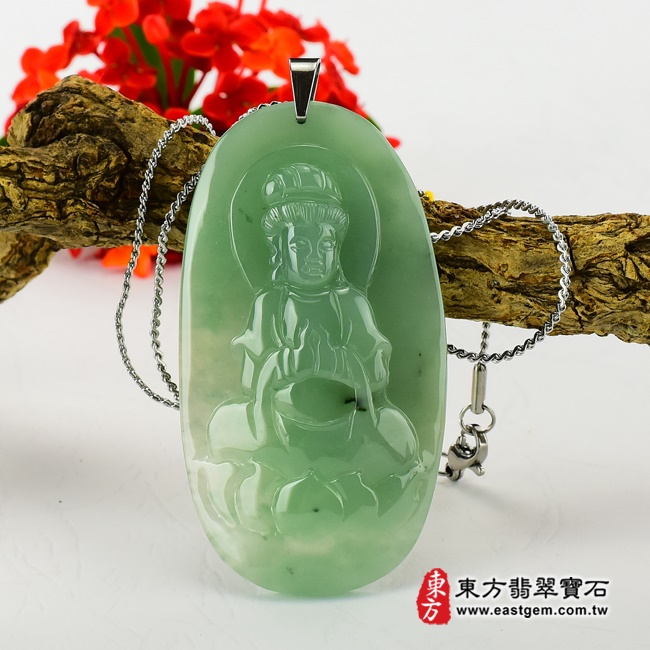 白衣觀音正面照片翡翠白衣觀音玉珮（A貨翡翠白衣觀音玉墜，緬甸玉白衣觀音項鍊）。綠色細糯種，GY-184。客製化訂做各種白衣觀音吊墜，手工玉雕和拋光。★附A貨翡翠雙證書