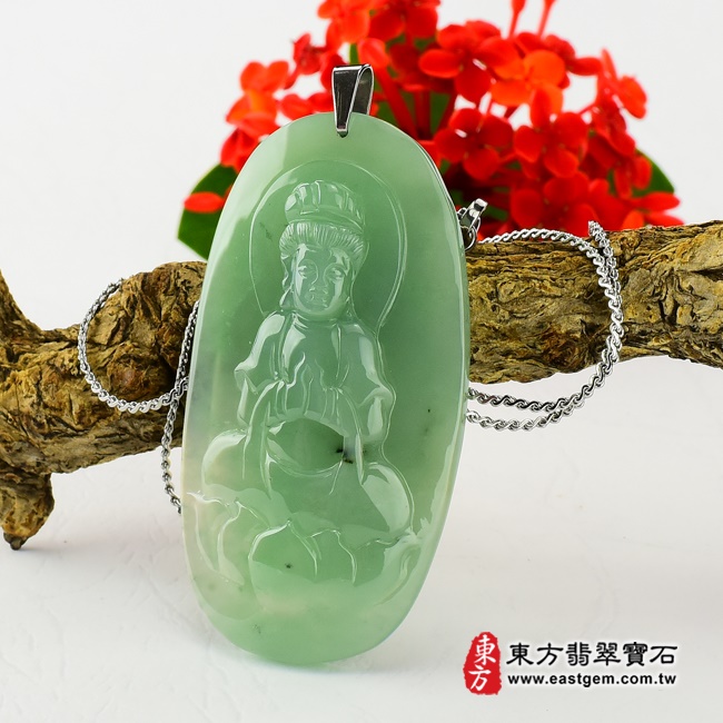 白衣觀音右側照片翡翠白衣觀音玉珮（A貨翡翠白衣觀音玉墜，緬甸玉白衣觀音項鍊）。綠色細糯種，GY-184。客製化訂做各種白衣觀音吊墜，手工玉雕和拋光。★附A貨翡翠雙證書