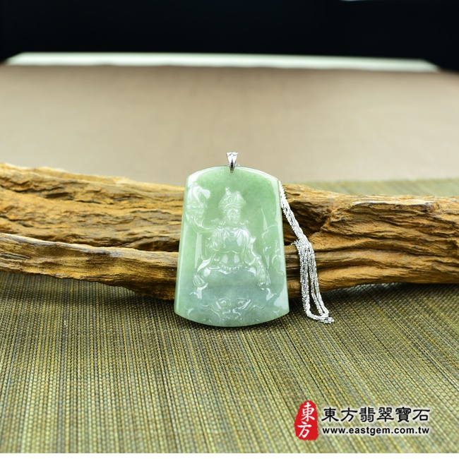 乘龍觀音  情境照片  （已出售勿下標，可訂做）翡翠乘龍觀音玉珮（A貨翡翠乘龍觀音玉墜，緬甸玉乘龍觀音項鍊）。綠色油青種，雕工細緻，GY-149。客製化訂做各種乘龍觀音吊墜，手工玉雕和拋光。★附A貨翡翠雙證書