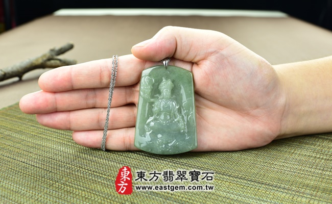 乘龍觀音  大小示意照片   （已出售勿下標，可訂做）翡翠乘龍觀音玉珮（A貨翡翠乘龍觀音玉墜，緬甸玉乘龍觀音項鍊）。綠色油青種，雕工細緻，GY-149。客製化訂做各種乘龍觀音吊墜，手工玉雕和拋光。★附A貨翡翠雙證書