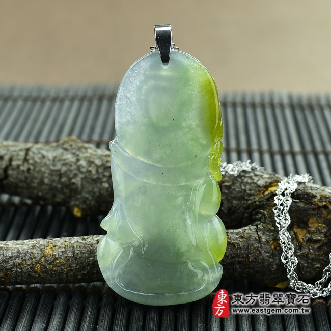 持蓮觀音背面照片翡翠持蓮觀音玉珮（A貨翡翠持蓮觀音玉墜，緬甸玉持蓮觀音項鍊）。細糯帶黃翡，微冰種，雕工精細，GY-200。客製化訂做各種持蓮觀音吊墜，手工玉雕和拋光。★附A貨翡翠雙證書