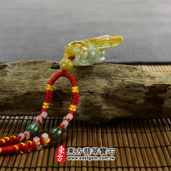 蟬項鍊玉珮意境照片  （已出售勿下標，可訂做）翡翠蟬項鍊玉珮（腰纏萬貫：蟬牌A貨翡翠蟬玉珮、緬甸玉蟬玉墜）。豆種帶黃翡翠蟬，CI020。客製化訂做各種翡翠蟬吊墜玉珮項鍊。★附A貨翡翠雙證書
