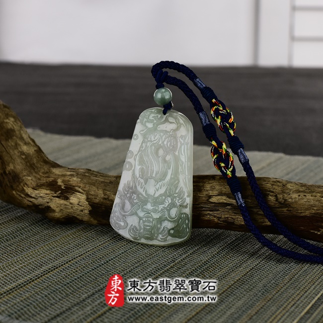 龍項鍊玉珮   情境照片   （已出售勿下標，可訂做）翡翠龍項鍊玉珮（畫龍點睛、招財富貴龍：龍牌A貨翡翠龍玉珮、緬甸玉龍玉墜、龍十二生肖項鍊）。深淺綠色糯種龍，DR190。客製化訂做各種翡翠龍吊墜玉珮項鍊。★附A貨翡翠雙證書.jpg