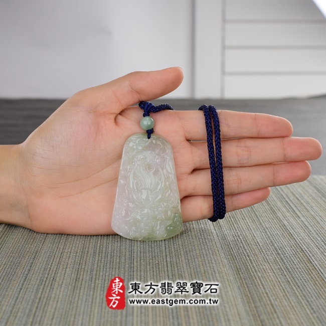 龍項鍊玉珮  大小示意照片   （已出售勿下標，可訂做）翡翠龍項鍊玉珮（畫龍點睛、招財富貴龍：龍牌A貨翡翠龍玉珮、緬甸玉龍玉墜、龍十二生肖項鍊）。深淺綠色糯種龍，DR190。客製化訂做各種翡翠龍吊墜玉珮項鍊。★附A貨翡翠雙證書.jpg
