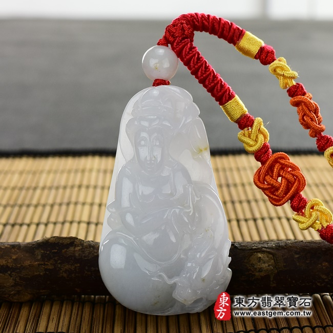 翡翠觀音項鍊玉珮正面照片 （已出售勿下標，可訂做）翡翠觀音項鍊玉珮（觀世音菩薩：觀音牌A貨翡翠觀音玉珮、緬甸玉觀音玉墜）。細糯種翡翠觀音，GY369。客製化訂做各種翡翠觀音吊墜玉珮項鍊。★附A貨翡翠雙證書