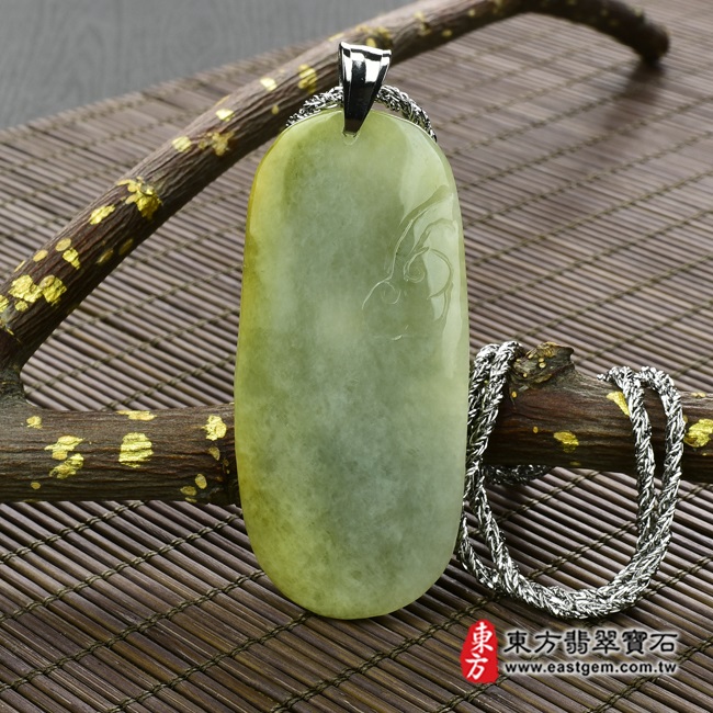 飛龍在天 背面照片 （已出售勿下標，可訂做）翡翠龍項鍊玉珮（飛龍在天：龍牌A貨翡翠龍玉珮、緬甸玉龍玉墜）。糯種帶黃翡龍，DR-171。客製化訂做各種翡翠龍吊墜玉珮項鍊。★附A貨翡翠雙證書