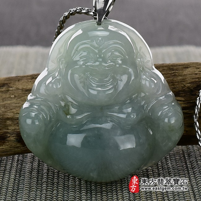 翡翠彌勒佛項鍊玉珮正面照片 （已出售勿下標，可訂做）翡翠彌勒佛項鍊玉珮（彌勒佛：彌勒佛牌A貨翡翠彌勒佛玉珮、緬甸玉彌勒佛玉墜）。綠色豆糯種彌勒佛，ML123。客製化訂做各種翡翠彌勒佛吊墜玉珮項鍊。★附A貨翡翠雙證書