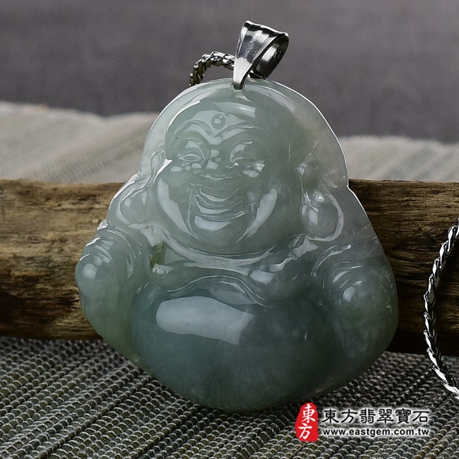 翡翠彌勒佛項鍊玉珮右側照片 （已出售勿下標，可訂做）翡翠彌勒佛項鍊玉珮（彌勒佛：彌勒佛牌A貨翡翠彌勒佛玉珮、緬甸玉彌勒佛玉墜）。綠色豆糯種彌勒佛，ML123。客製化訂做各種翡翠彌勒佛吊墜玉珮項鍊。★附A貨翡翠雙證書