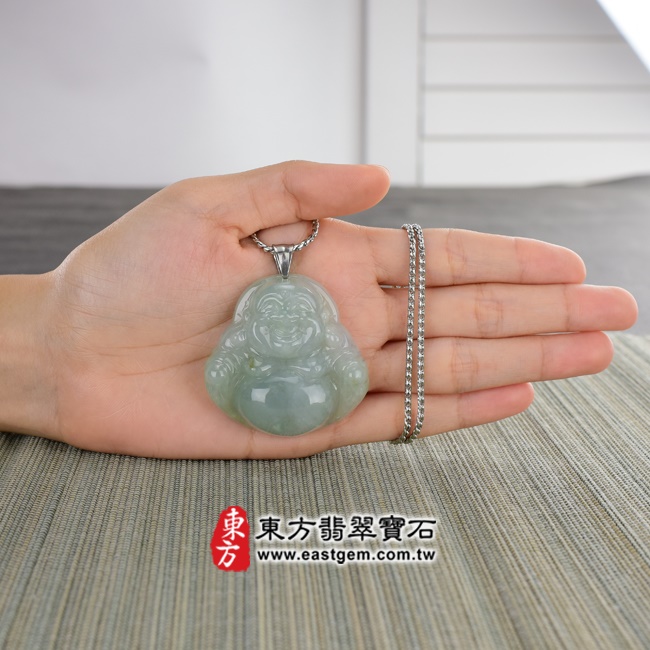 翡翠彌勒佛項鍊玉珮大小示意照片 （已出售勿下標，可訂做）翡翠彌勒佛項鍊玉珮（彌勒佛：彌勒佛牌A貨翡翠彌勒佛玉珮、緬甸玉彌勒佛玉墜）。綠色豆糯種彌勒佛，ML123。客製化訂做各種翡翠彌勒佛吊墜玉珮項鍊。★附A貨翡翠雙證書