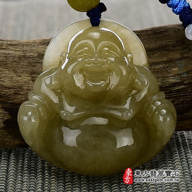翡翠彌勒佛項鍊玉珮  正面照片 （已出售勿下標，可訂做）翡翠彌勒佛項鍊玉珮（彌勒佛：彌勒佛牌A貨翡翠彌勒佛玉珮、緬甸玉彌勒佛玉墜）。茶黃色豆糯種彌勒佛，ML125。客製化訂做各種翡翠彌勒佛吊墜玉珮項鍊。★附A貨翡翠雙證書