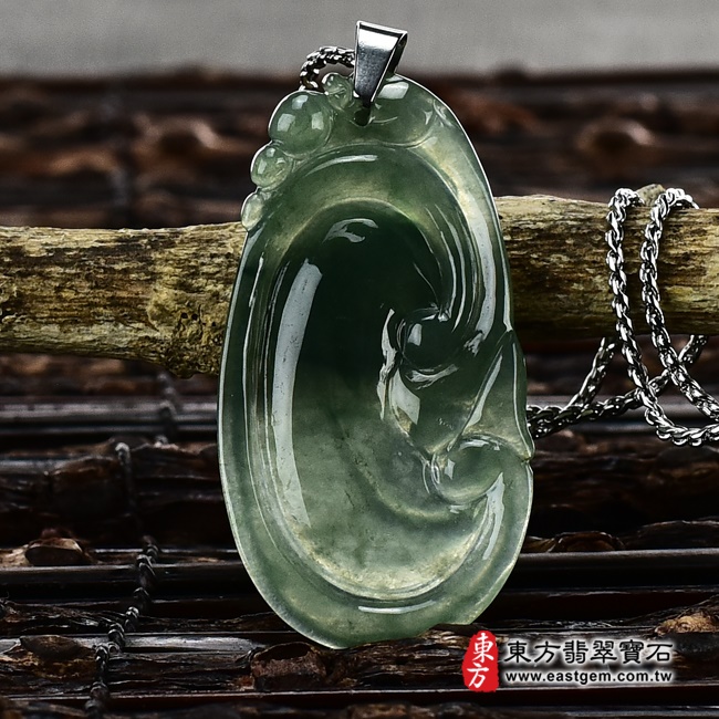 翡翠如意項鍊玉珮背面照片 翡翠如意項鍊玉珮（招財如意：如意牌A貨翡翠如意玉珮、緬甸玉如意玉墜）。深淺綠色油青冰種如意，LU326。客製化訂做各種翡翠如意吊墜玉珮項鍊。★附A貨翡翠雙證書