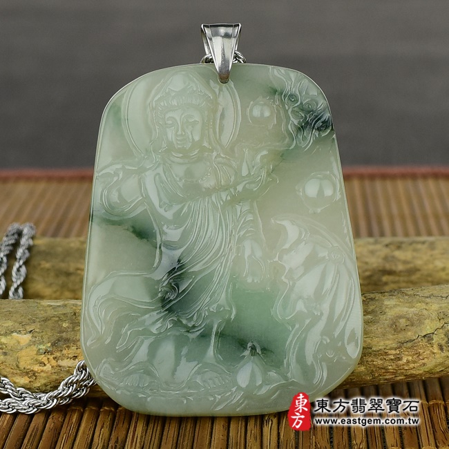 翡翠觀音項鍊正面照片 翡翠觀音項鍊玉珮（觀世音菩薩：觀音牌A貨翡翠觀音玉珮、緬甸玉觀音玉墜）。深淺綠色糯種帶飄花觀音，GY294。客製化訂做各種翡翠觀音吊墜玉珮項鍊。★附A貨翡翠雙證書