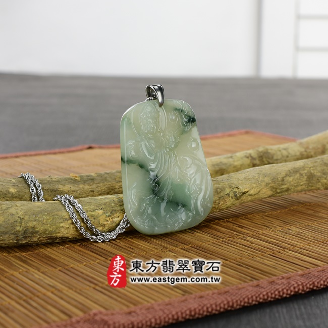 翡翠觀音項鍊情境照片 翡翠觀音項鍊玉珮（觀世音菩薩：觀音牌A貨翡翠觀音玉珮、緬甸玉觀音玉墜）。深淺綠色糯種帶飄花觀音，GY294。客製化訂做各種翡翠觀音吊墜玉珮項鍊。★附A貨翡翠雙證書