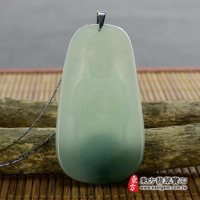 翡翠觀音項鍊背面照片 翡翠觀音項鍊玉珮（觀世音菩薩，合掌觀音：觀音牌A貨翡翠觀音玉珮、緬甸玉觀音玉墜）。深淺綠色糯種帶飄花觀音，GY333。客製化訂做各種翡翠觀音吊墜玉珮項鍊。★附A貨翡翠雙證書