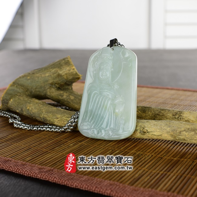 翡翠媽祖項鍊情境照片 （已出售勿下標，可訂做）翡翠媽祖項鍊玉珮（天上聖母：媽祖牌A貨翡翠媽祖玉珮、緬甸玉媽祖玉墜）。淡綠色細豆種媽祖，MD039。客製化訂做各種翡翠媽祖吊墜玉珮項鍊。★附A貨翡翠雙證書