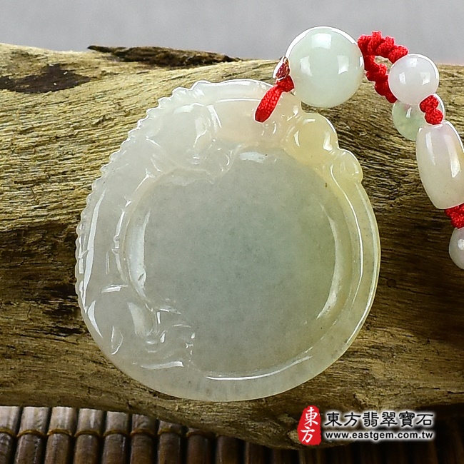 翡翠貔貅項鍊背面照片 （已出售勿下標，可訂做）翡翠貔貅項鍊玉珮（招財貔貅：貔貅牌A貨翡翠貔貅玉珮、緬甸玉貔貅玉墜）。白色糯種帶黃翡翠貔貅，PF003。客製化訂做各種翡翠貔貅吊墜玉珮項鍊。★附A貨翡翠雙證書