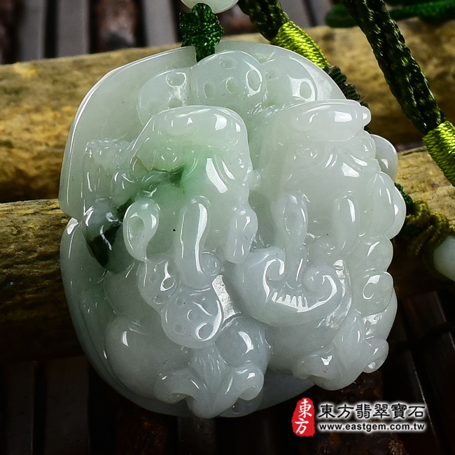 翡翠貔貅項鍊  右側照片 （已出售勿下標，可訂做）翡翠貔貅項鍊玉珮（招財貔貅：貔貅牌A貨翡翠貔貅玉珮、緬甸玉貔貅玉墜）。深淺綠色糯種帶飄花翡翠貔貅，PF142。客製化訂做各種翡翠貔貅吊墜玉珮項鍊。★附A貨翡翠雙證書
