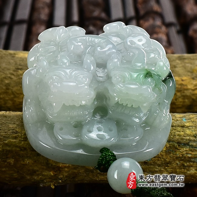 翡翠貔貅項鍊  上方照片 （已出售勿下標，可訂做）翡翠貔貅項鍊玉珮（招財貔貅：貔貅牌A貨翡翠貔貅玉珮、緬甸玉貔貅玉墜）。深淺綠色糯種帶飄花翡翠貔貅，PF142。客製化訂做各種翡翠貔貅吊墜玉珮項鍊。★附A貨翡翠雙證書