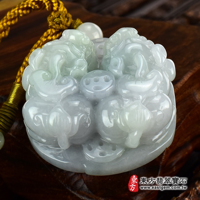翡翠貔貅項鍊底部照片 （已出售勿下標，可訂做）翡翠貔貅項鍊玉珮（招財貔貅：貔貅牌A貨翡翠貔貅玉珮、緬甸玉貔貅玉墜）。綠色糯種帶白底青貔貅，PF143。客製化訂做各種翡翠貔貅吊墜玉珮項鍊。★附A貨翡翠雙證書