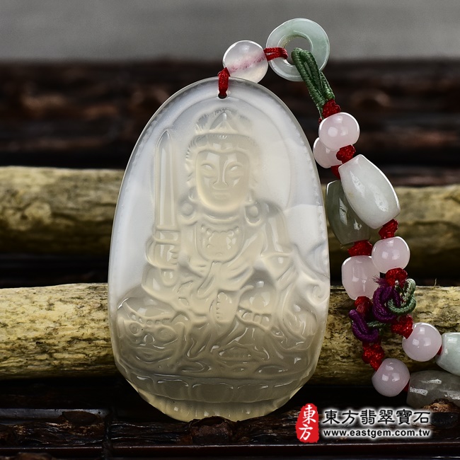 瑪瑙文殊菩薩項鍊玉珮情境照片 （已出售勿下標，可訂做）瑪瑙文殊菩薩項鍊玉珮（文殊菩薩牌瑪瑙文殊菩薩玉珮、玉髓文殊菩薩玉墜）。黃瑪瑙玉髓文殊菩薩，WS018。客製化訂做各種瑪瑙文殊菩薩吊墜玉珮項鍊。★附東方翡翠寶石保證卡