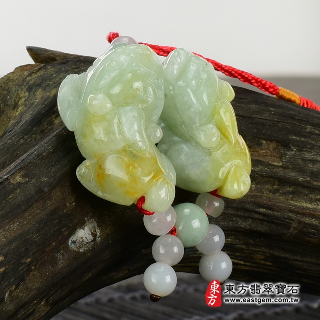翡翠貔貅項鍊右側照片 （已出售勿下標，可訂做）翡翠貔貅項鍊玉珮（招財貔貅：貔貅牌A貨翡翠貔貅玉珮、緬甸玉貔貅玉墜）。綠色豆糯種帶黃翡翠貔貅，PF242。客製化訂做各種翡翠貔貅吊墜玉珮項鍊。★附A貨翡翠雙證書