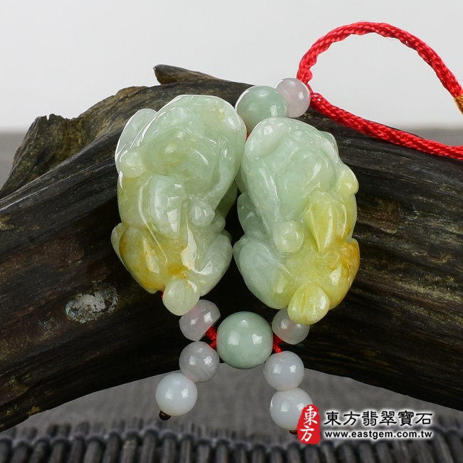 翡翠貔貅項鍊正面照片 （已出售勿下標，可訂做）翡翠貔貅項鍊玉珮（招財貔貅：貔貅牌A貨翡翠貔貅玉珮、緬甸玉貔貅玉墜）。綠色豆糯種帶黃翡翠貔貅，PF242。客製化訂做各種翡翠貔貅吊墜玉珮項鍊。★附A貨翡翠雙證書