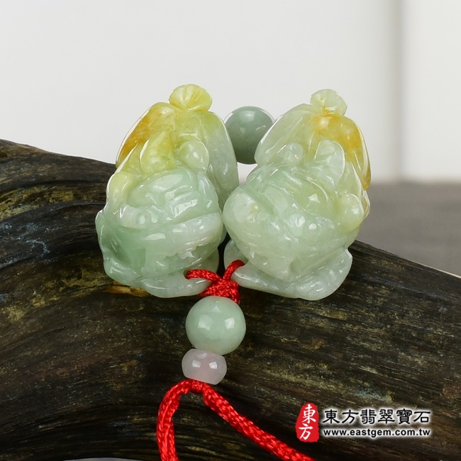 翡翠貔貅項鍊正面照片 （已出售勿下標，可訂做）翡翠貔貅項鍊玉珮（招財貔貅：貔貅牌A貨翡翠貔貅玉珮、緬甸玉貔貅玉墜）。綠色豆糯種帶黃翡翠貔貅，PF242。客製化訂做各種翡翠貔貅吊墜玉珮項鍊。★附A貨翡翠雙證書