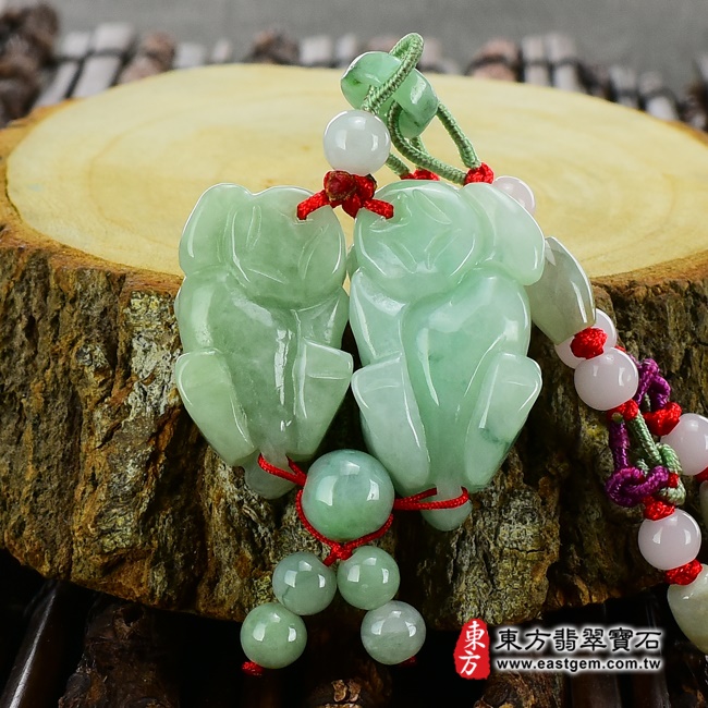 翡翠貔貅項鍊背面照片 翡翠貔貅項鍊玉珮（招財貔貅：貔貅牌A貨翡翠貔貅玉珮、緬甸玉貔貅玉墜）。綠色白底青貔貅，PF245。客製化訂做各種翡翠貔貅吊墜玉珮項鍊。★附A貨翡翠雙證書