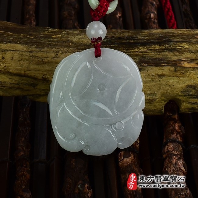 翡翠貔貅項鍊背面照片 （已出售勿下標，可訂做）翡翠貔貅項鍊玉珮（招財貔貅：貔貅牌A貨翡翠貔貅玉珮、緬甸玉貔貅玉墜）。綠色糯種帶白底青翡翠貔貅，PF140。客製化訂做各種翡翠貔貅吊墜玉珮項鍊。★附A貨翡翠雙證書