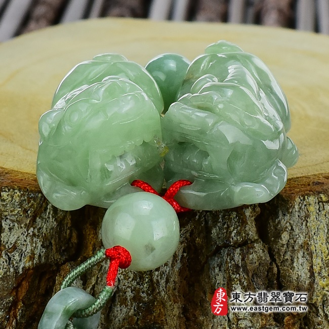翡翠貔貅項鍊正面照片 翡翠貔貅項鍊玉珮（招財貔貅：貔貅牌A貨翡翠貔貅玉珮、緬甸玉貔貅玉墜）。綠色白底青貔貅，PF265。客製化訂做各種翡翠貔貅吊墜玉珮項鍊。★附A貨翡翠雙證書