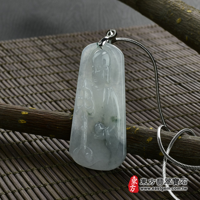 地藏王菩薩 情境照片 （已出售勿下標，可訂做）翡翠地藏王菩薩項鍊玉珮（地藏王菩薩：地藏王菩薩牌A貨翡翠地藏王菩薩玉珮、緬甸玉地藏王菩薩玉墜）。細糯種飄花地藏王菩薩，DY011。客製化訂做各種翡翠地藏王菩薩吊墜玉珮項鍊。★附A貨翡翠雙證書